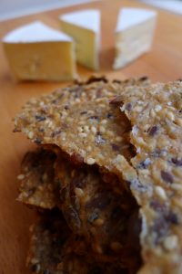 knækbrød med hørfrø, sesam og græskarkerner